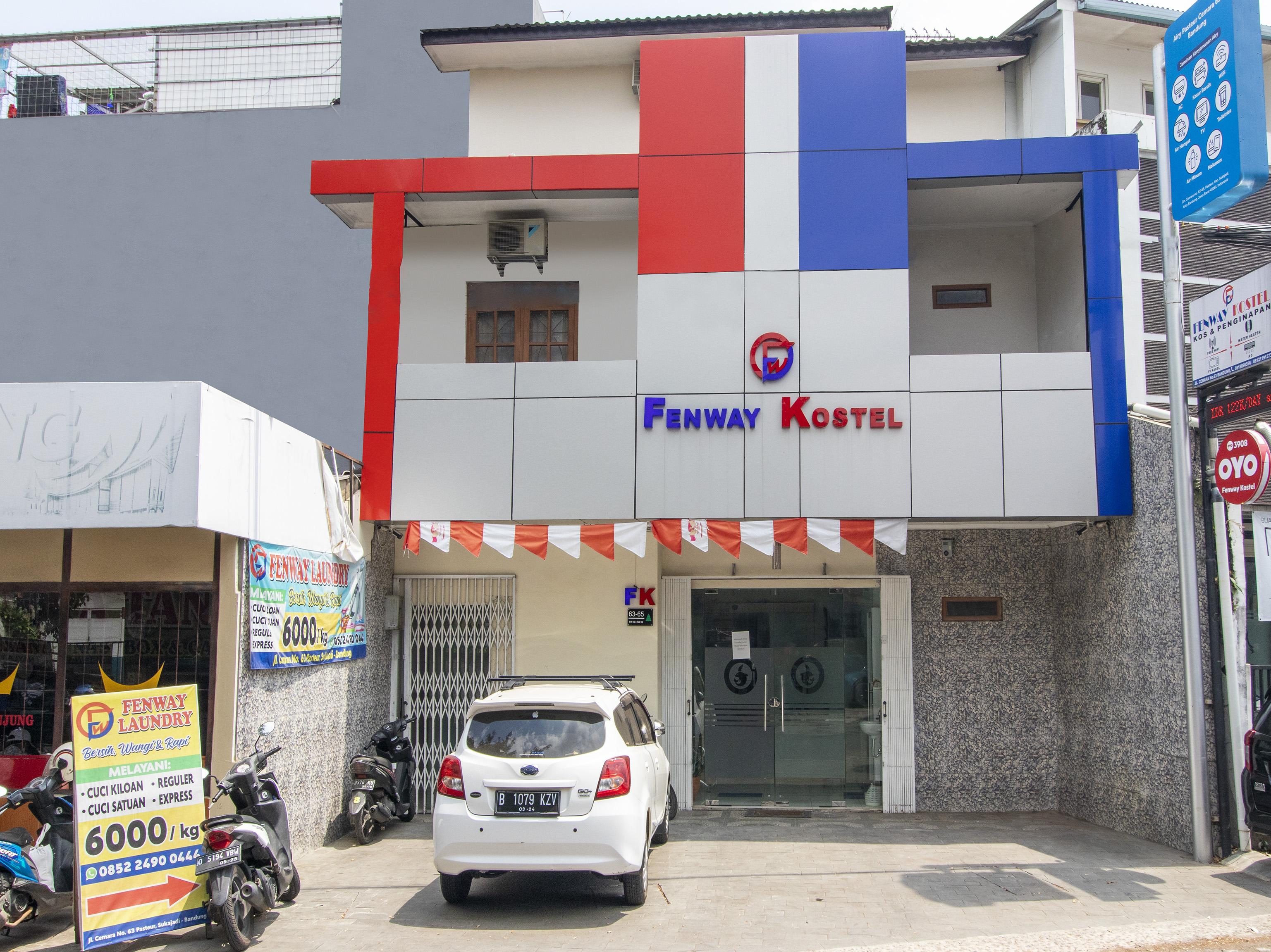 Oyo 3908 Fenway Kostel Hotel Bandung Exterior photo